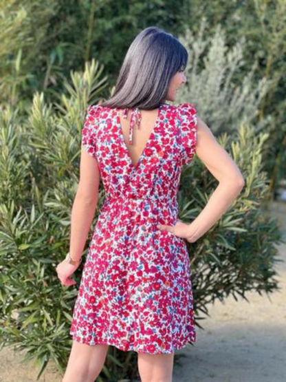 Anja | Kort kjole med flæser og røde blomster
